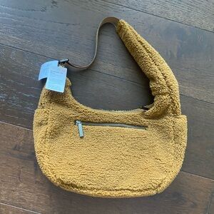 Mini fleece shoulder bag lululemon - NEVER USED TAG STILL ON